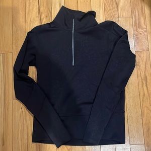 Lululemon women’s black quarter zip. Size Small